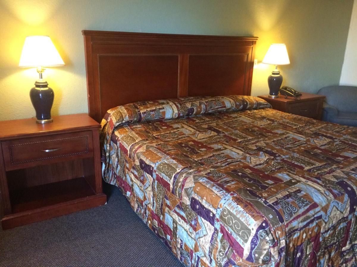 Rest Inn - Extended Stay, I-40 Airport, Wedding & Event Center Amarillo Extérieur photo