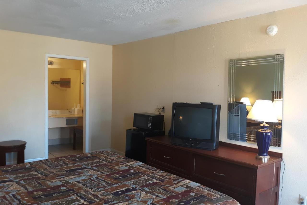Rest Inn - Extended Stay, I-40 Airport, Wedding & Event Center Amarillo Extérieur photo