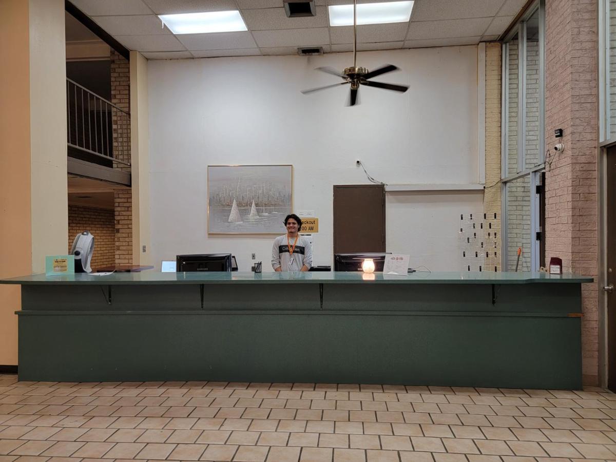 Rest Inn - Extended Stay, I-40 Airport, Wedding & Event Center Amarillo Extérieur photo