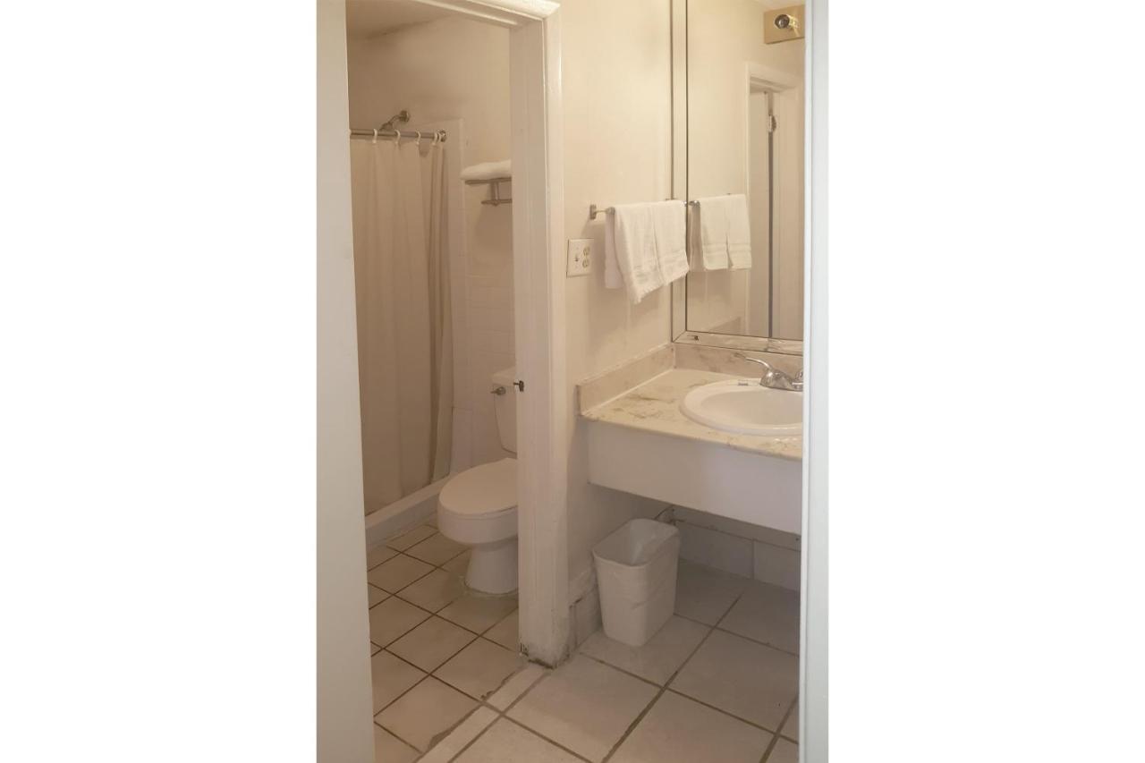 Rest Inn - Extended Stay, I-40 Airport, Wedding & Event Center Amarillo Extérieur photo
