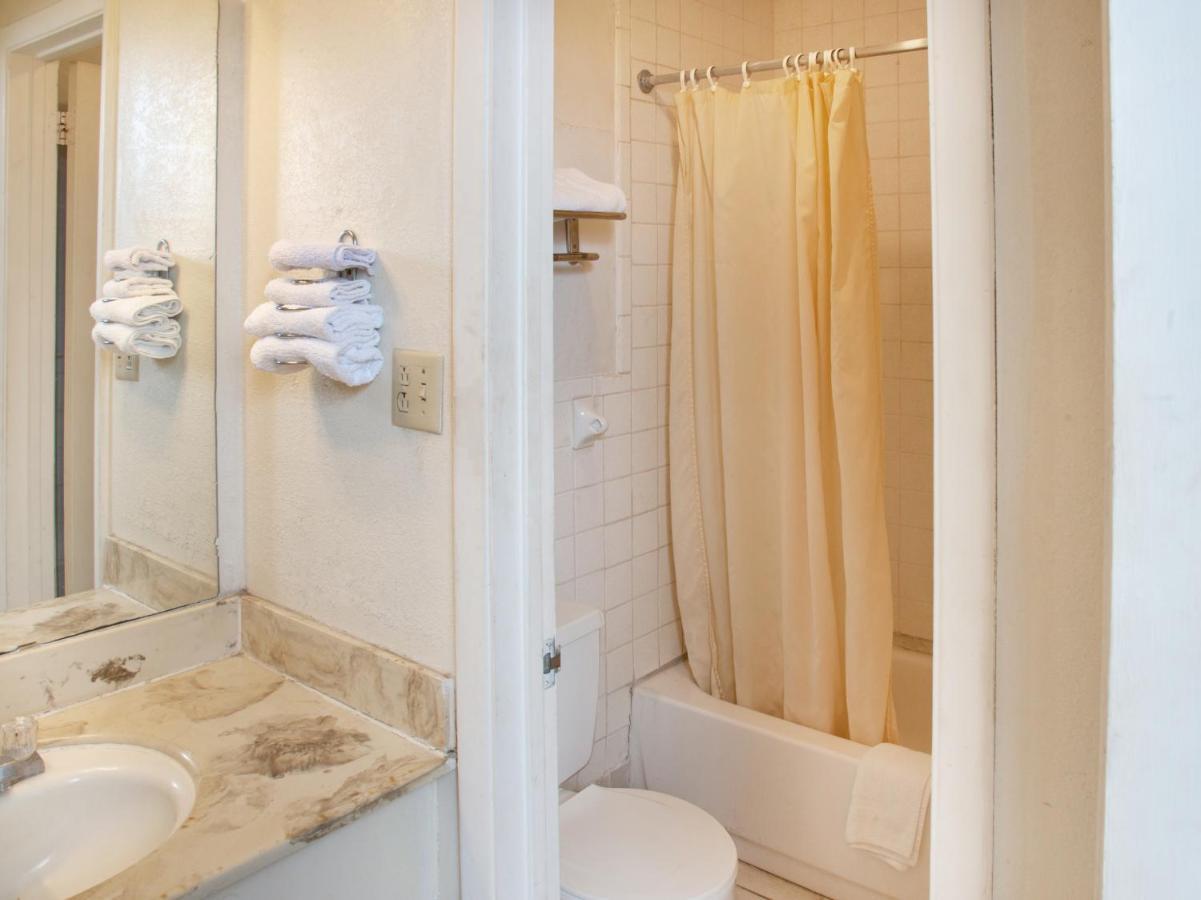 Rest Inn - Extended Stay, I-40 Airport, Wedding & Event Center Amarillo Extérieur photo