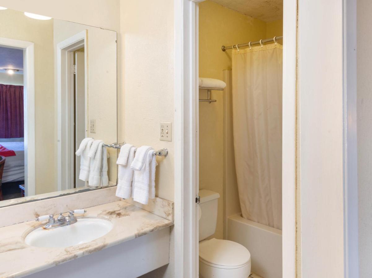 Rest Inn - Extended Stay, I-40 Airport, Wedding & Event Center Amarillo Extérieur photo