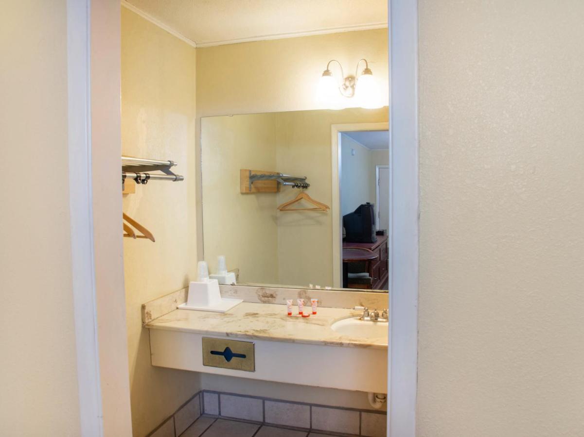 Rest Inn - Extended Stay, I-40 Airport, Wedding & Event Center Amarillo Extérieur photo