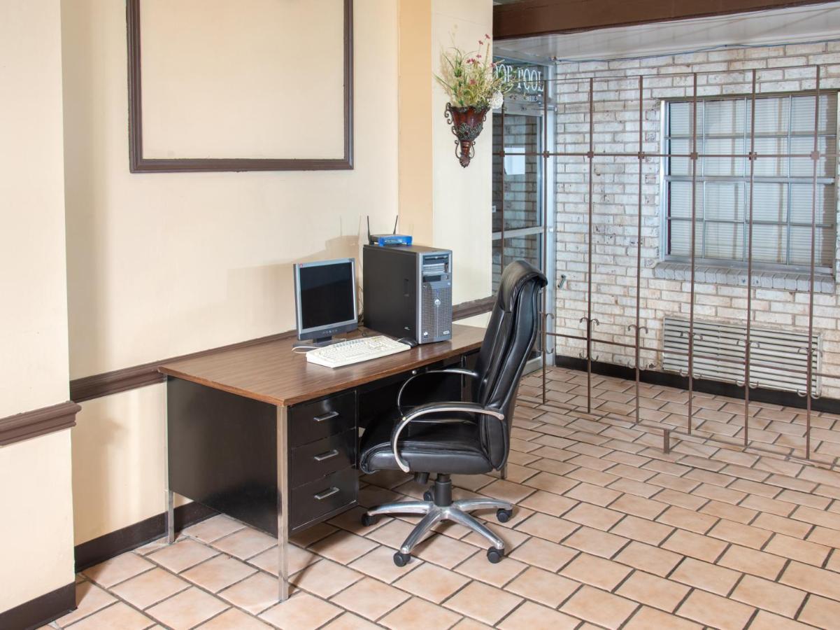 Rest Inn - Extended Stay, I-40 Airport, Wedding & Event Center Amarillo Extérieur photo