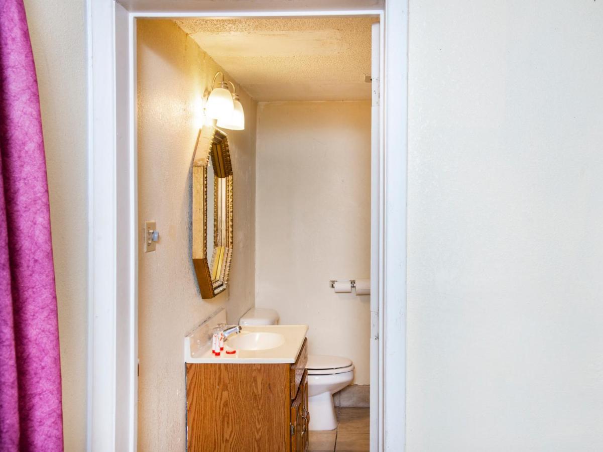 Rest Inn - Extended Stay, I-40 Airport, Wedding & Event Center Amarillo Extérieur photo